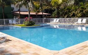 Excelente casa em condomínio fechado em Juquehy. 2 suítes, ar, piscina comum.